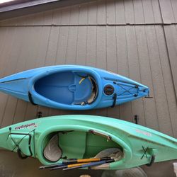 2 Kayaks with Paddles