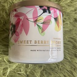 Sweet Berry Peony Candle 