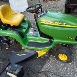 John Deere LT133