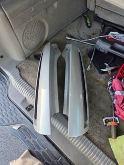 02-06 Cadillac escalade pillar D moldings
