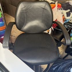 Hairdresser Chair/Shampoo Chair/Dryer Chair And Two Sinks