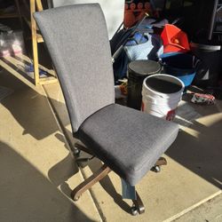 Comfy swivel office chair