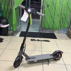 QMWHHEL FOLDABLE ELECTRIC SCOOTER SOLID TIRES 350W-15MPH- RANGE 20MILES- TIRES 8.5 IN. LOAD CAP. 220LBS
