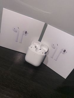 Apple AirPods with Charging Case