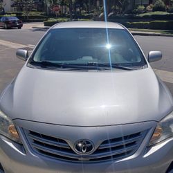 2013 Toyota Corolla LE 4cilindros Automático Titulo Limpio En Mano Placas Al Dia Pasa Smog Check Ac Frío Y Caliente Llantas Nuevas Todo Le Funciona Bi