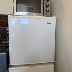 Magic Chef Mini Refrigerator