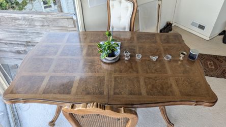 67"/87"/107"x44" gorgeous solid wood (Oak?) table w/ 4 chairs - $375