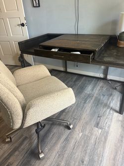 Quality desk set