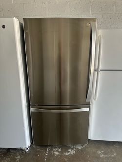 33 wide bottom freezer Refrigerator