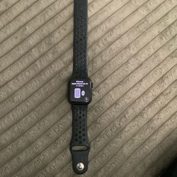 Apple Watch Series 7 (41mm)