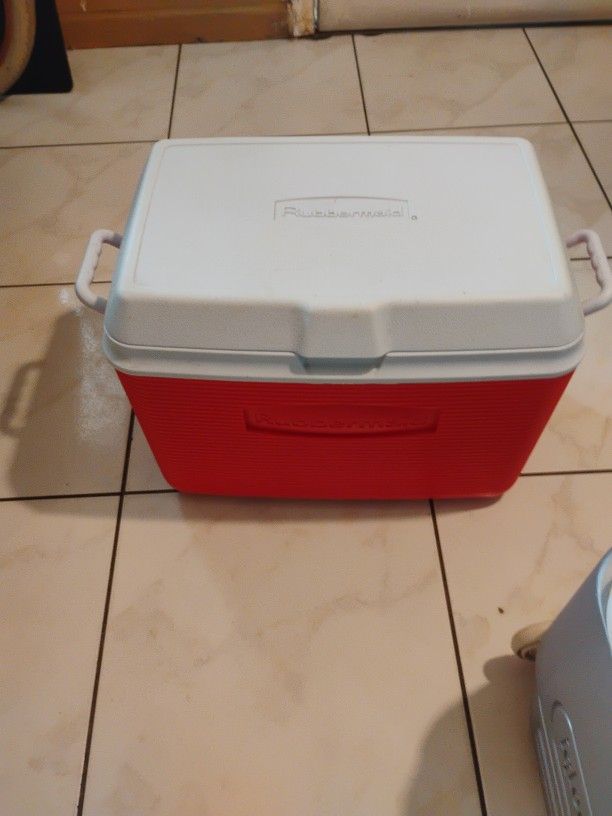 Rubbermaid  Cooler 