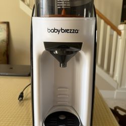 Baby Brezza Formula Pro Advanced – Like New (Used Once)