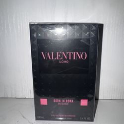 Valentino Born in Roma Intense Eau de Parfum Spray