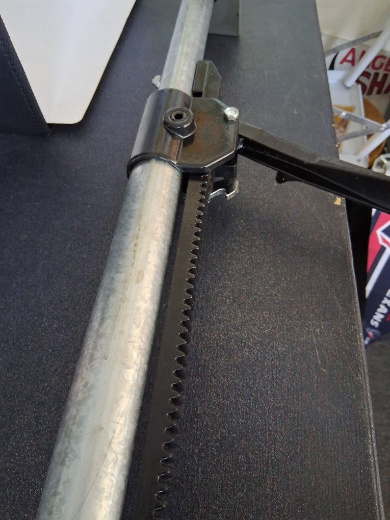 Truck Bed Ratcheting Cargo Bar