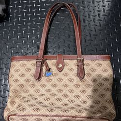 Dooney And Bourke Purse 