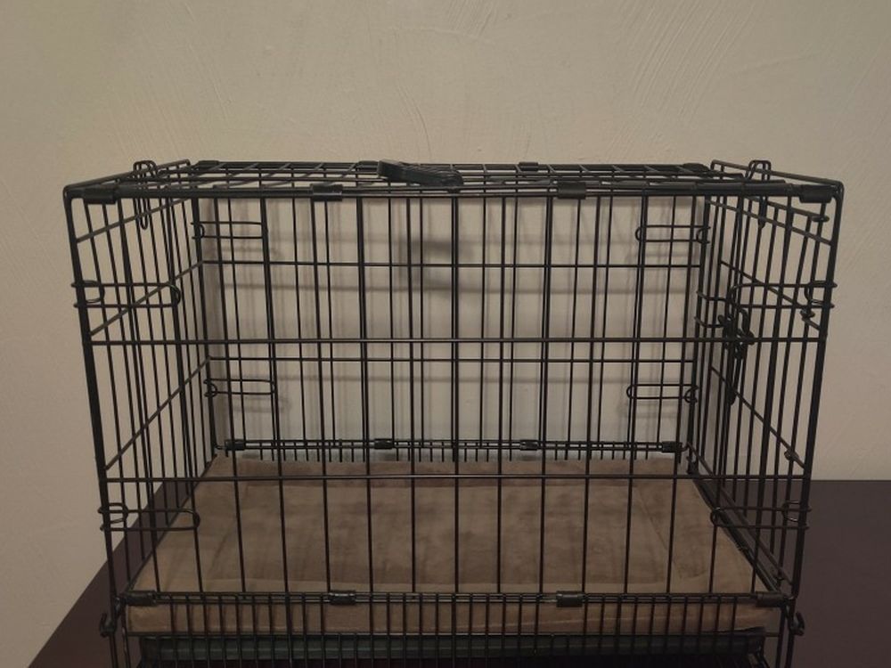 Small dog crate w/ pad