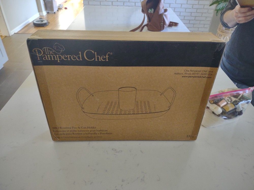 Pampered Chef BBQ Roasting Pan & Can Holder