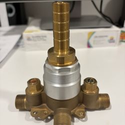 Symmons Temptrol 1/2-in ID Iron pipe size x 1/2-in OD Iron pipe size Brass Diverter valve