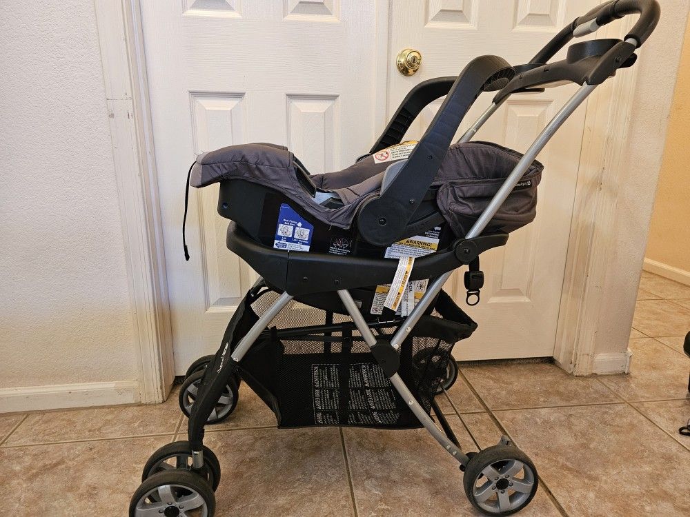 Baby Trend EZ Lift Infant Car Seat and Snap N Go Foldable Universal Car Seat Carrier plus 2 bases