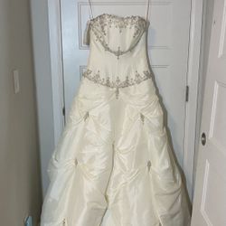 Ella’s Bridal Wedding Dress  Size 10 Fits Small Or Med 