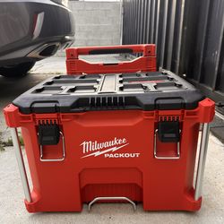 PACKOUT 22 in. Manija de perfil bajo de la caja de herramientas modular rodante.