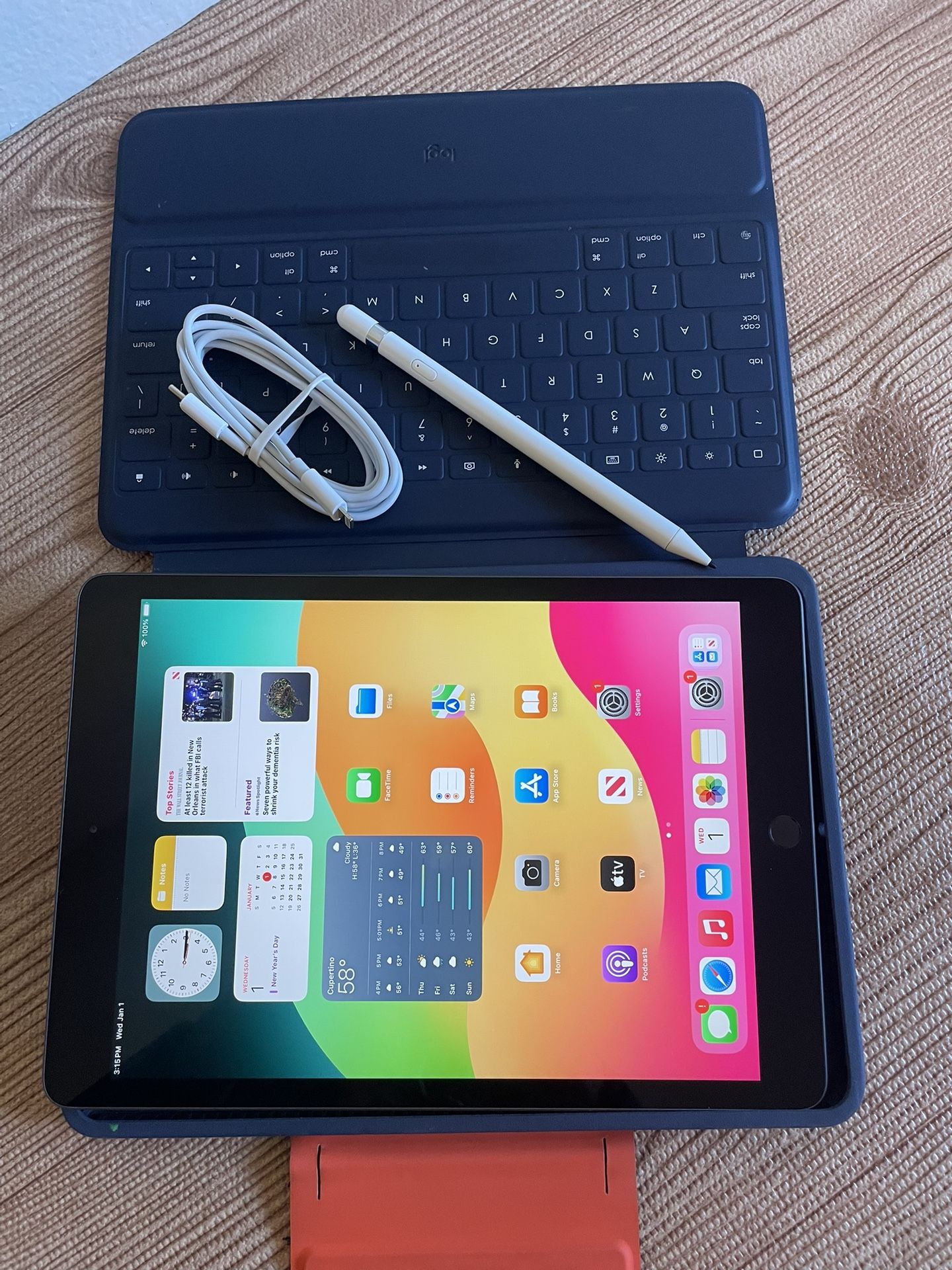 Apple iPad 7th Generation 128GB With Logitech Keyboard and Pencil