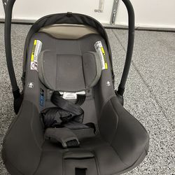 Nuna Pipa Infant Car Seat With Base