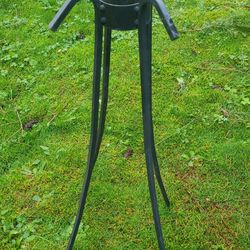 Metal Gazing Ball Stand 