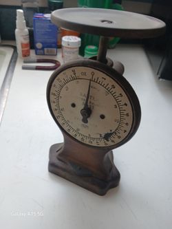 Antique 24lb. Capacity Scale