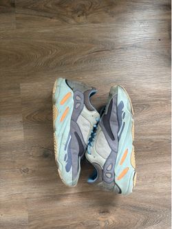 Yeezy boost 700 wave runner Size 11