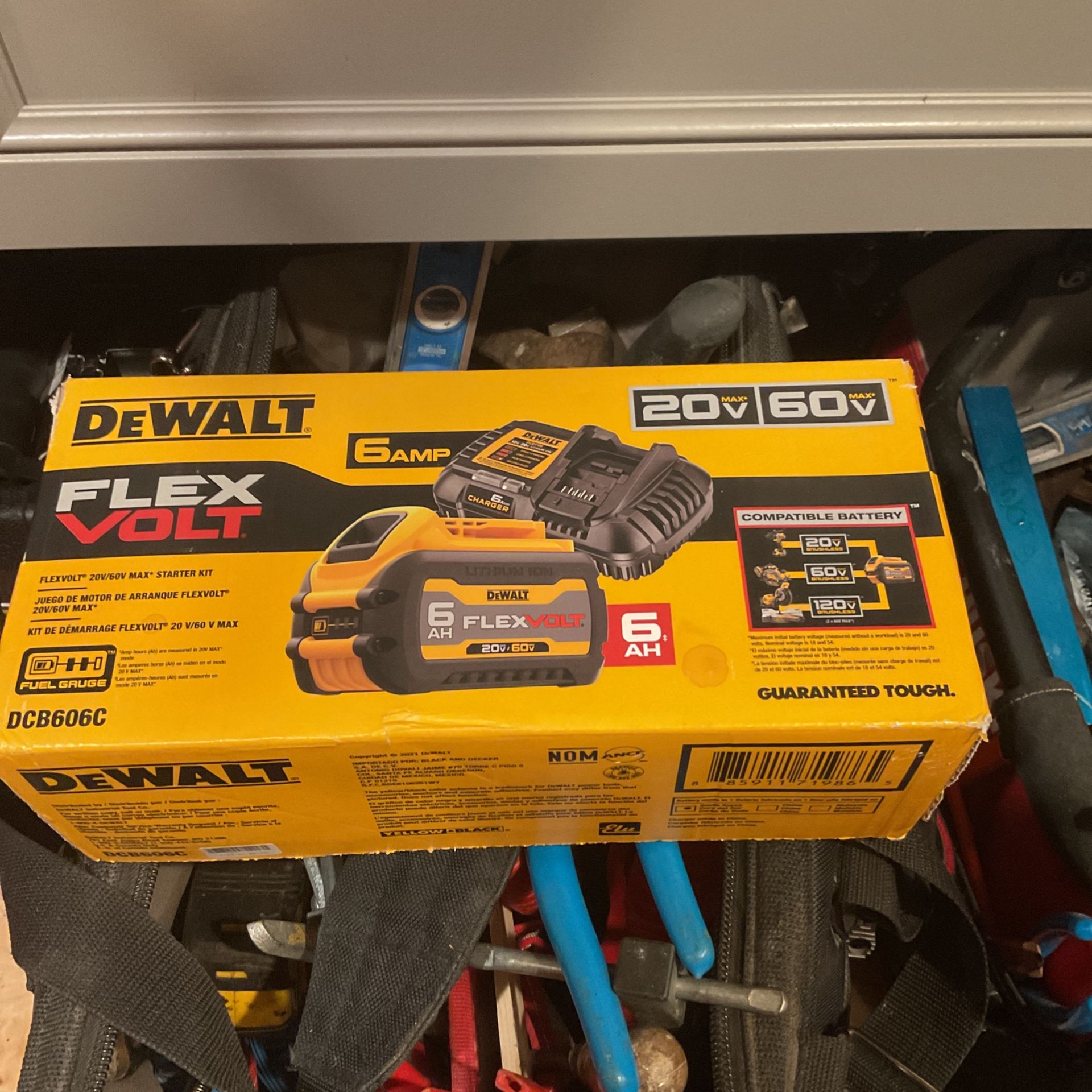 Dewalt Flex Volt 20 V/60 V Max Lithium Ion 6.0 Battery Pack With Six Amp Outlet Charger