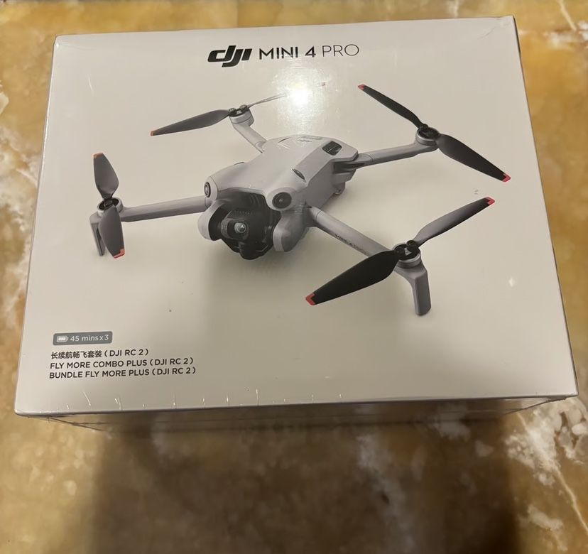 DJI Mini 4 Pro Fly More Combo