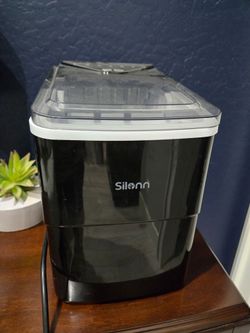 Ice cube maker