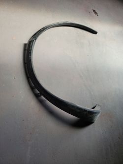 Right rear molding