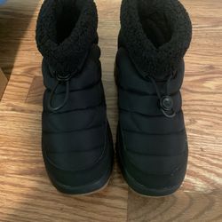 Women’s Columbia Boots. Size 10.5. Black 