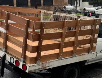 🔥 7x7 STEEL FLATBED TRAILER – WOOD STAKES INCLUDED 🔥 Strong, simple, and ready to work. This 7’ x 7’ steel flatbed is perfect for hauling equipmen