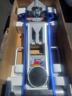 3 Ton aluminum racing floor jack.   Racing Rapid pump.    Light and good.     NEW!!   Se vende gato hydraulico de 3 toneladas  de perfil bajito pompa 