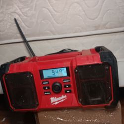 Milwaukee M18 Cordless radio + AUX Tool Only