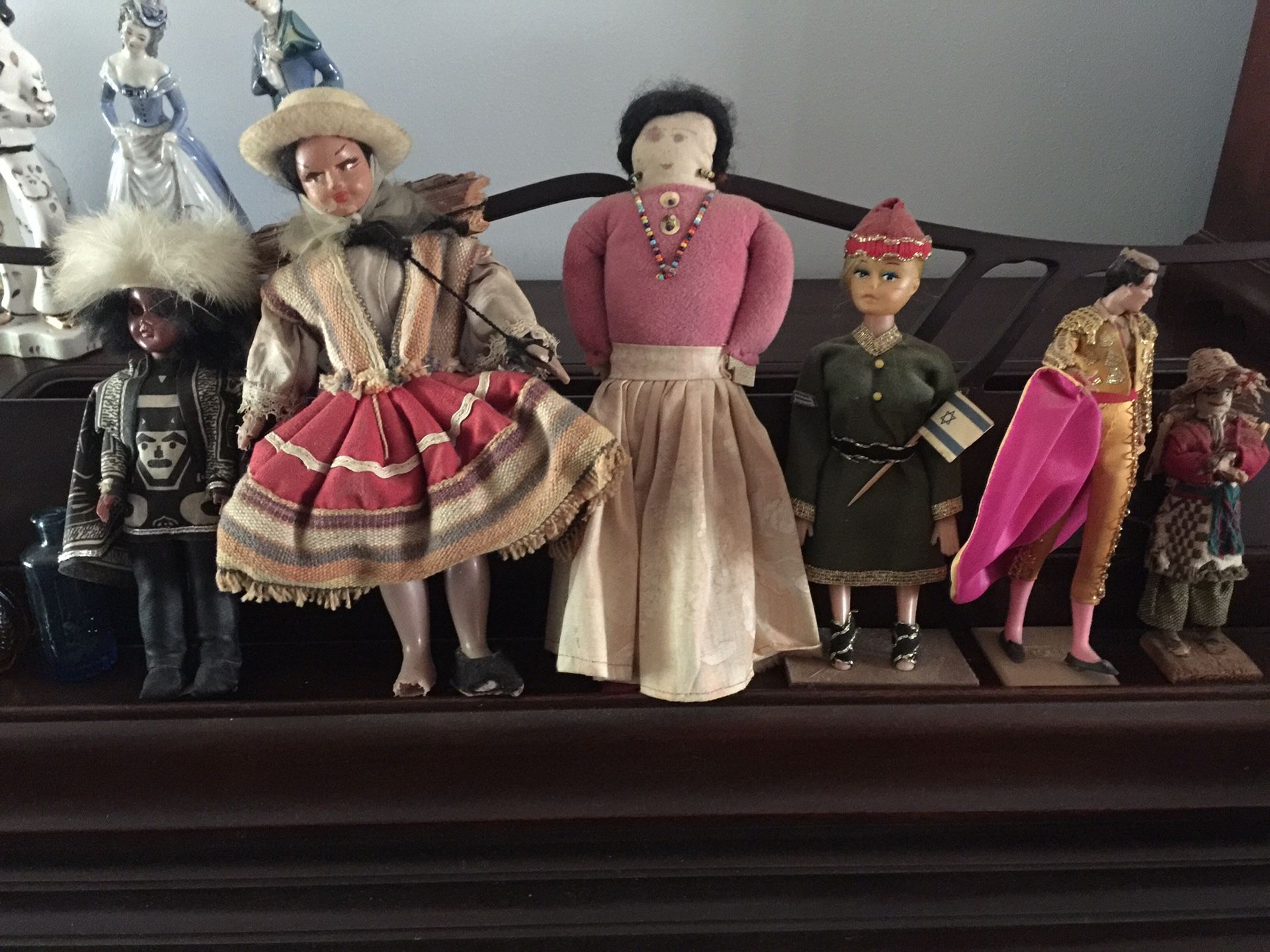5 VINTAGE DOLLS