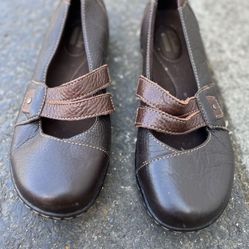 Woman’s Clark Shoes 