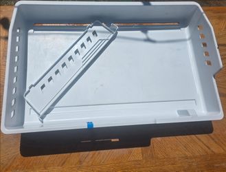 GE Refrigerator Upper Freezer Basket with Divider
