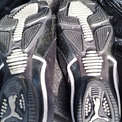 Women's Puma Slip On's