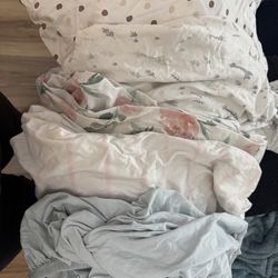 Crib or toddler bed sheets