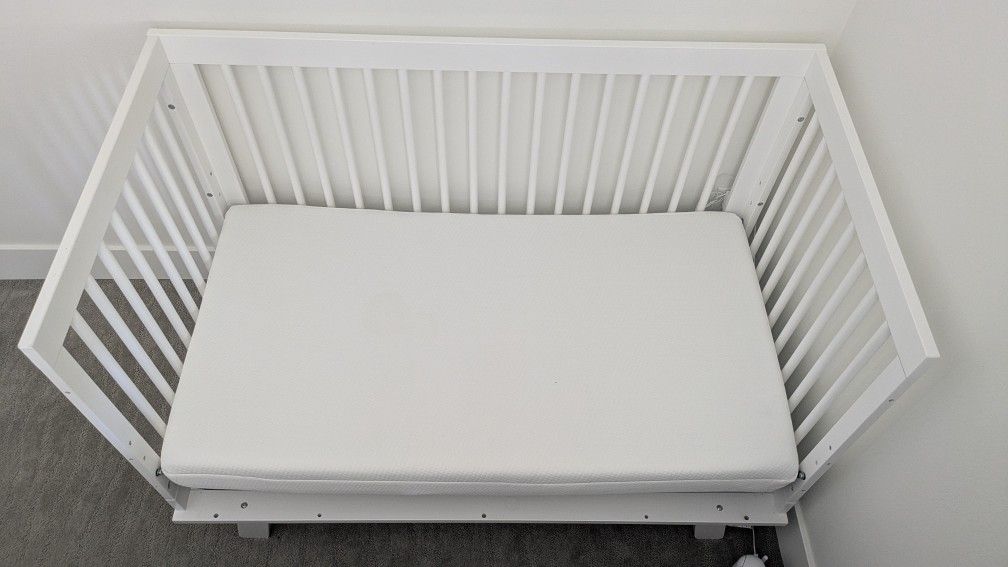 DaVinci 4-in-1 Convertible Crib In White