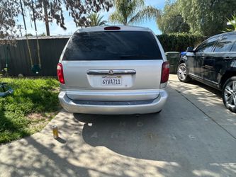 2004 Chrysler Town & Country