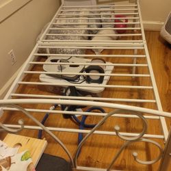 Twin Size Metal Bed Frame/No Mattress