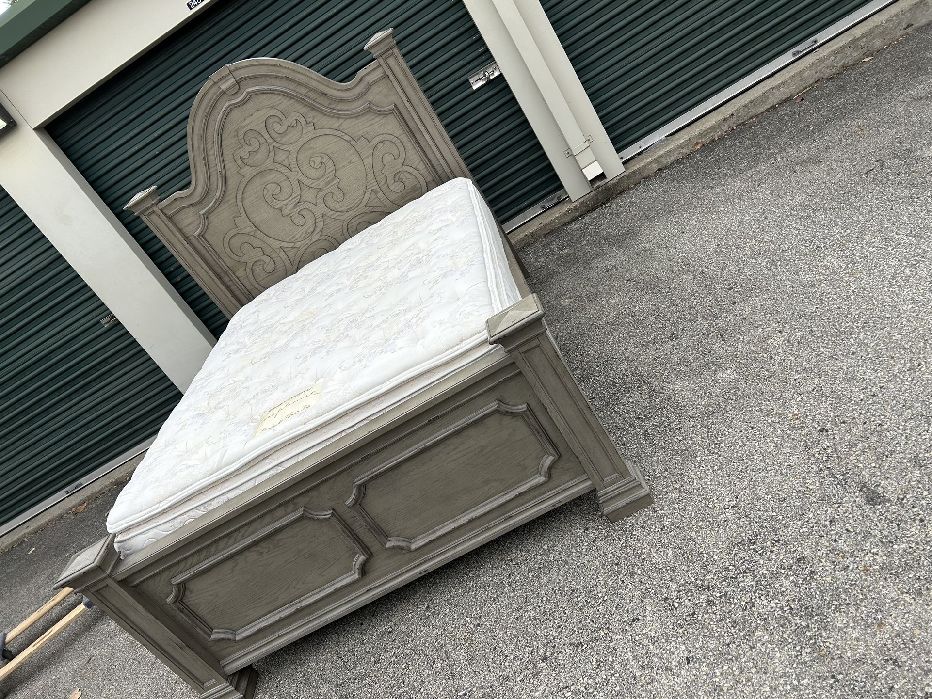 Queen Size Bed Cash Only