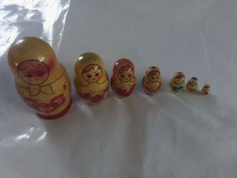 Nesting doll set