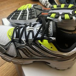 BRAND NEW SAUCONY!! 7Y 8.5W
