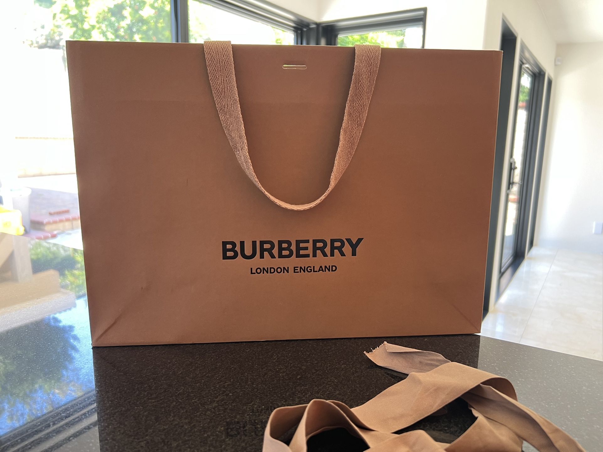 Burberry Bag for Sale in Palm Springs, CA - OfferUp